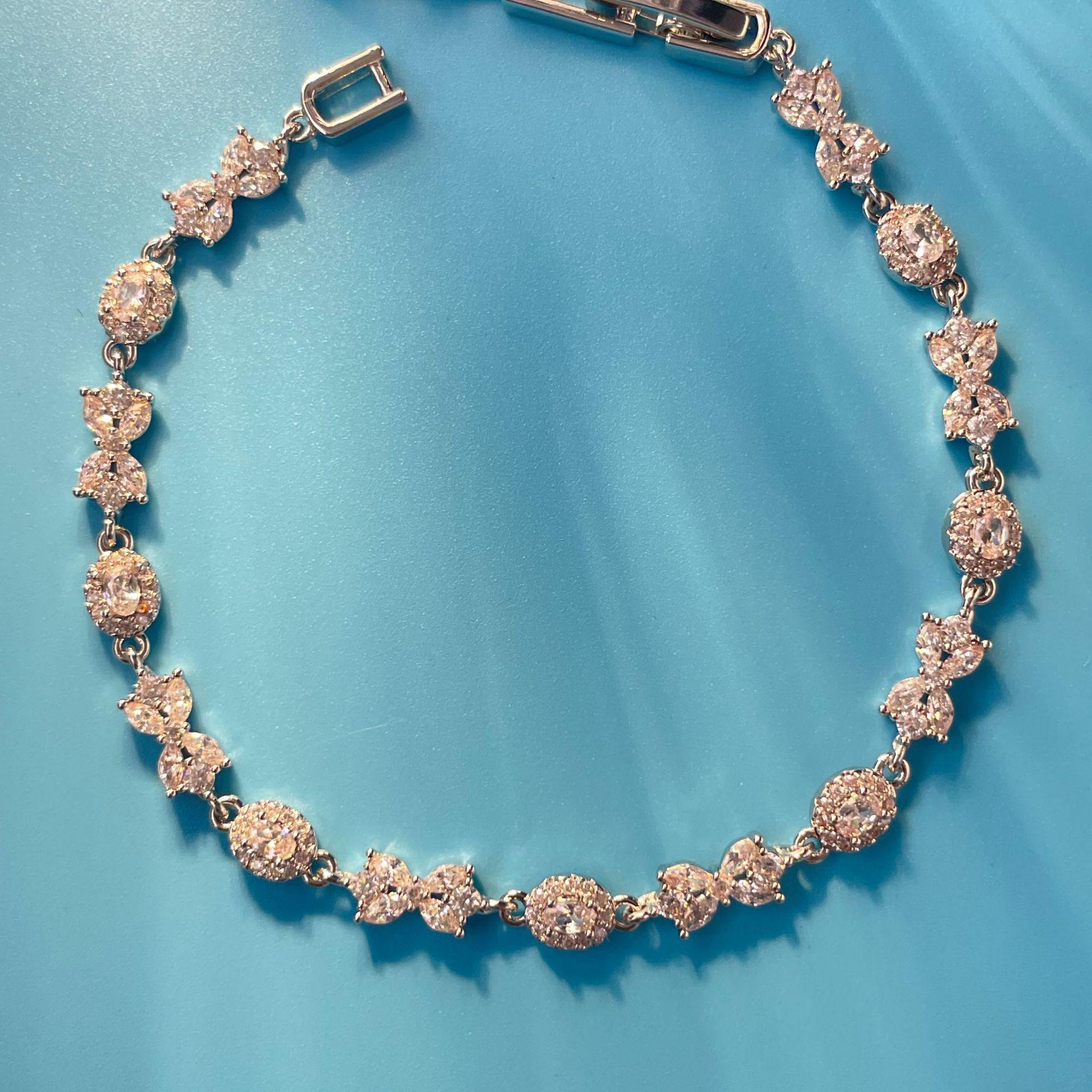 

European & American Micro-Inlaid Zircon Starry Sky Bracelet, Fade-Resistant Women s Summer Jewelry, Elegant Little Fragrance Style.