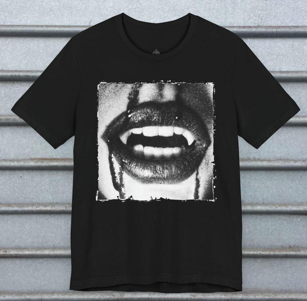Vampire Fangs T-shirt Goth Horror Teeth Design Dark Aesthetic Gift Unisex Tee