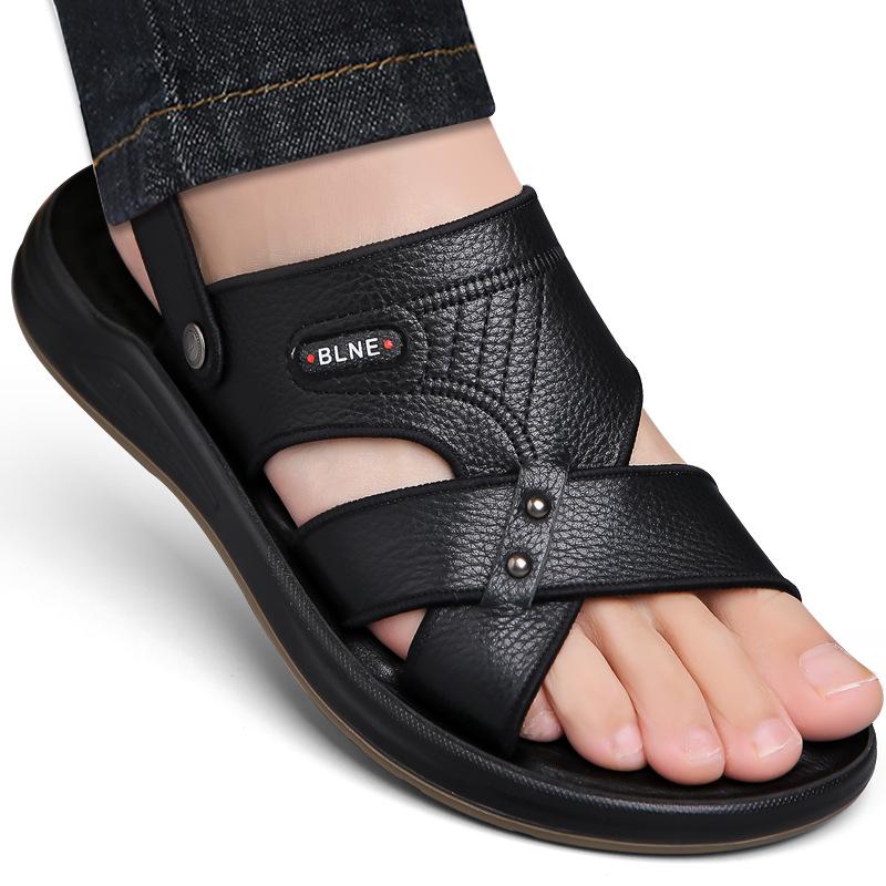 

2025 мужские сандалии летние новые повседневные кожаные пляжные туфли мужские тапочки двойного назначения с мягкой подошвой нескользящие мужские 2603 44 чёрный