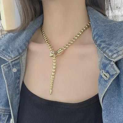 Elegante collana retrò con osso di serpente: Pezzo di lusso di alta gamma