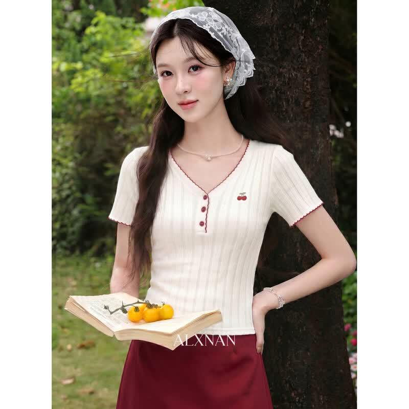 Lu Xiangnan Women s Apricot Slim-Fit Knit T-Shirt M