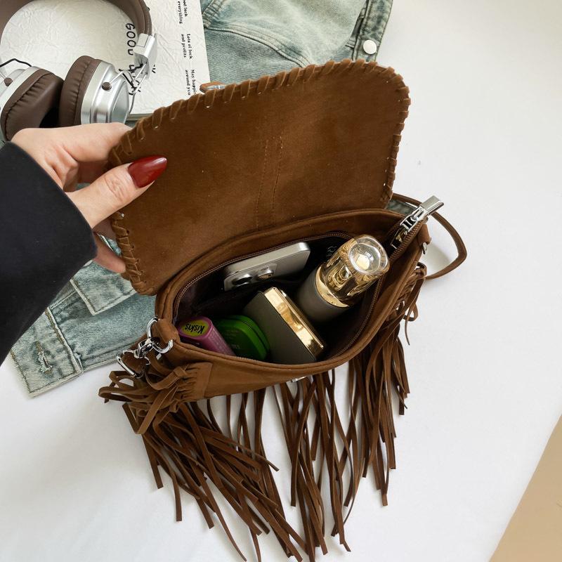 High-end and Versatile Crossbody Bag, Fashionable and Retro Fringed Saddle Bag, Simple Single-shoulder Women's Bag