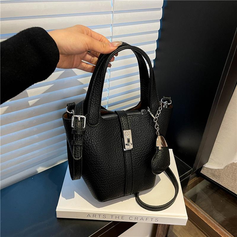 Summer New High-end Fashion Lock Bucket Bag Portable Shoulder Messenger Women's Bag Free Small Bag