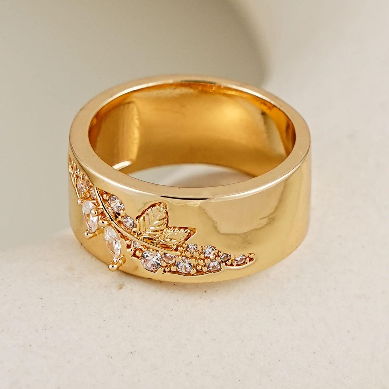 Fashionable Retro Wide Relief-Embossed Synthetic Zircon Ring for Daily Commuting & Parties Jewelry Accessory
