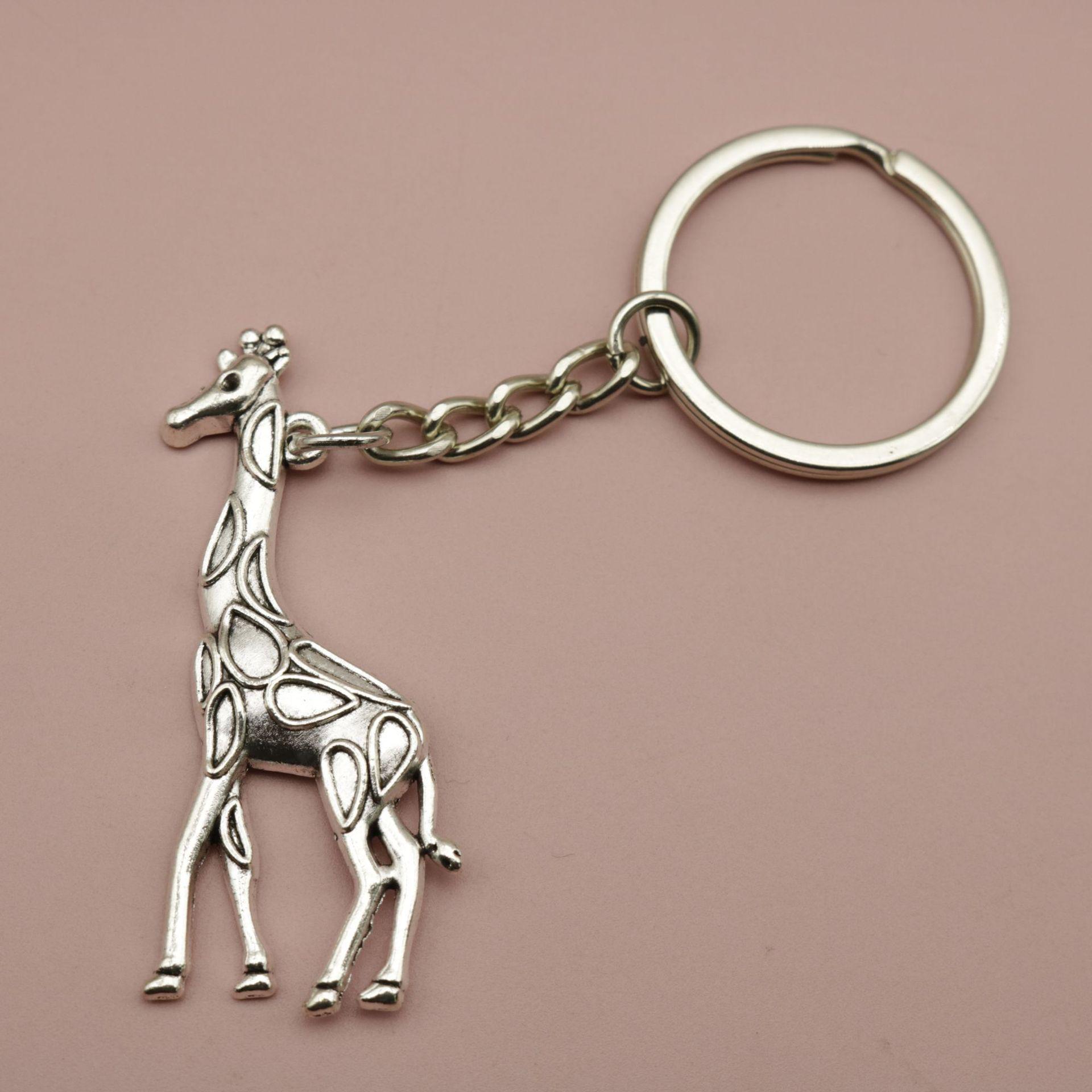 Simple Giraffe Keychain Pendant серебряный
