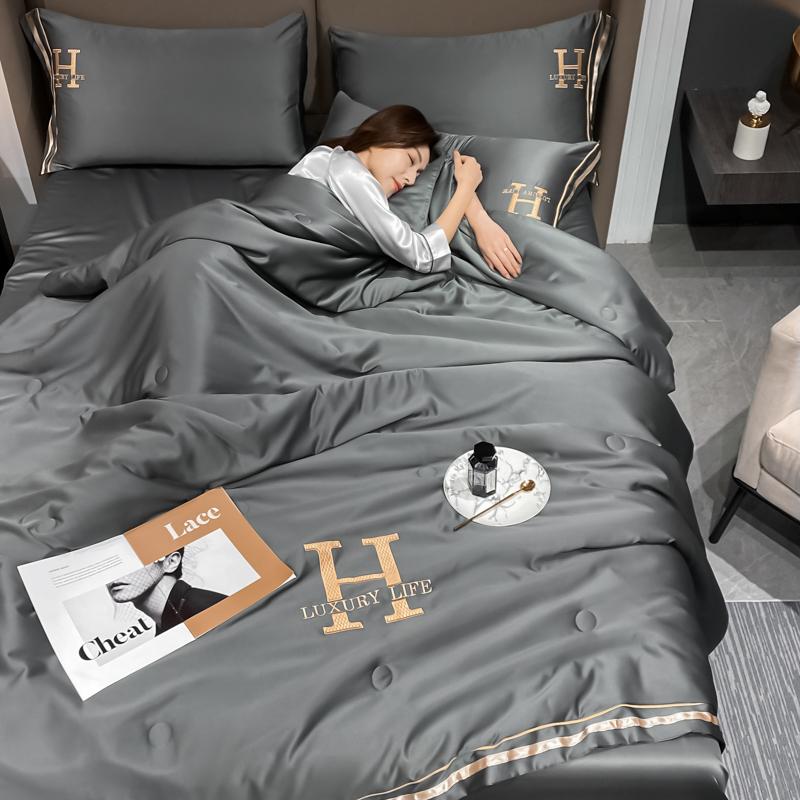 New Ice Silk Summer Quilt Air Conditioned Comforter Quick Cooling and Cooling Home Student Dormitory Quilt Queen King Size