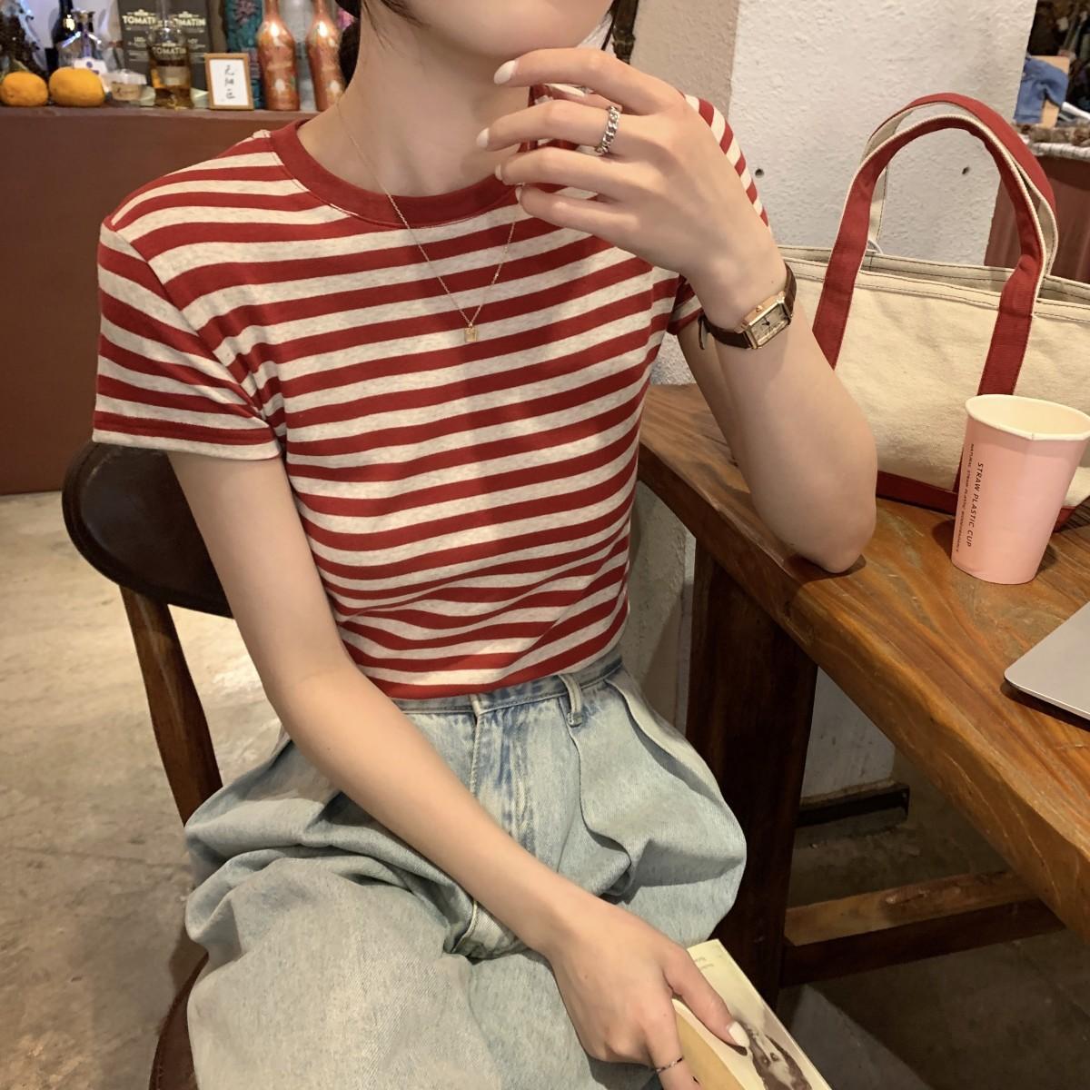 

Contrasting color striped round neck short-sleeved T-shirt women s summer new Korean version slim and thin versatile design top XXL червоний