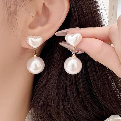 Women's French Retro Heart Pearl Stud Earrings: Simple, Elegant, Versatile, Hong Kong Style
