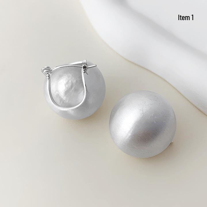 Savi Blogger Silver Brushed Metal Ball Earrings for Cold Wind Temperament