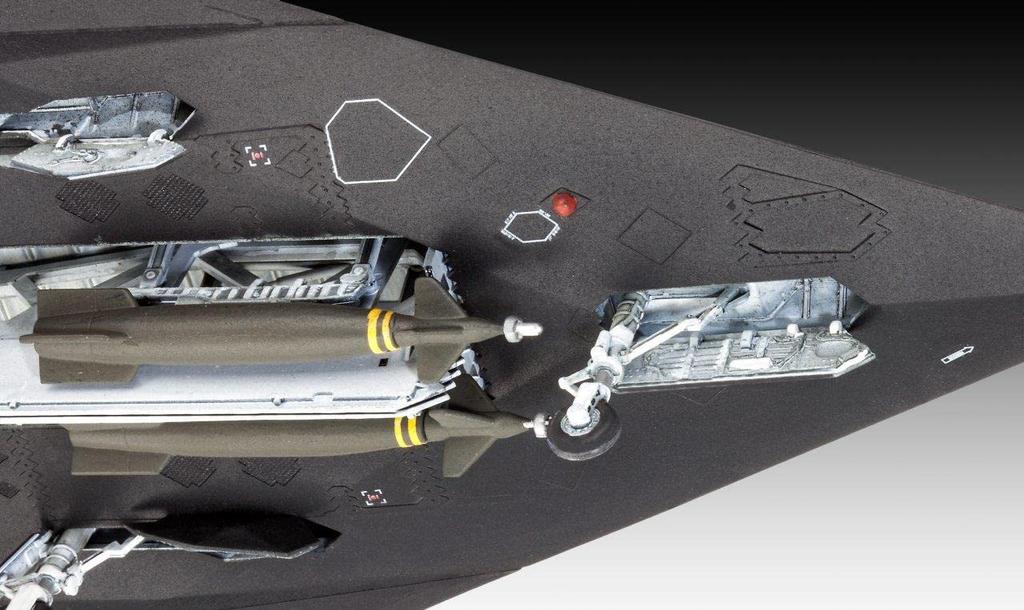 Německý stealth stíhací letoun amerického letectva Revell, plastový model 03899 1/72 F-117