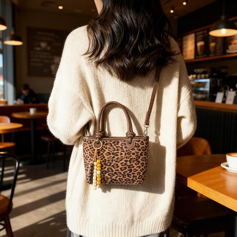 Fashionable Leopard Shoulder Bag Crossbody Handbag Matte Single Strap Handbag Versatile Design for Young Adults