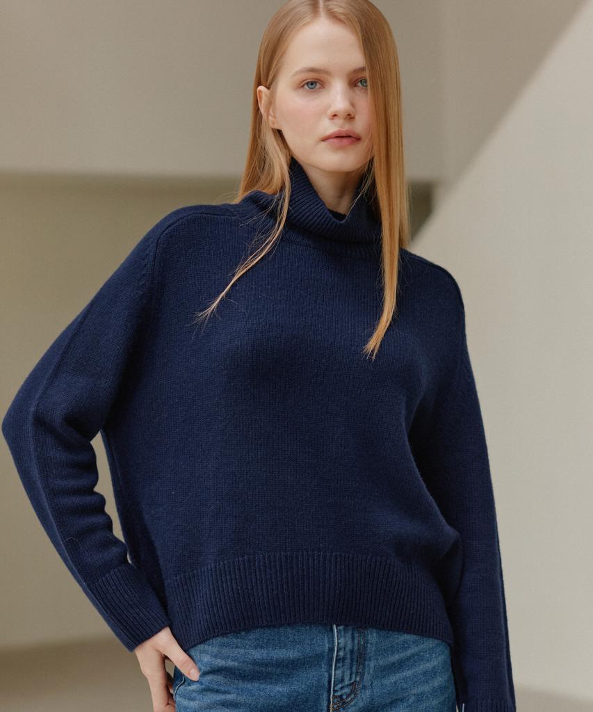 JE NE SAIS QUOI Loose-Fit Turtleneck Cashmere Knit_ Navy