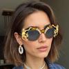 Lunettes de soleil à chaîne perles baroques avec protection solaire pour femmes à la mode Styles uniques Tout assortiment Lunettes d'extérieur