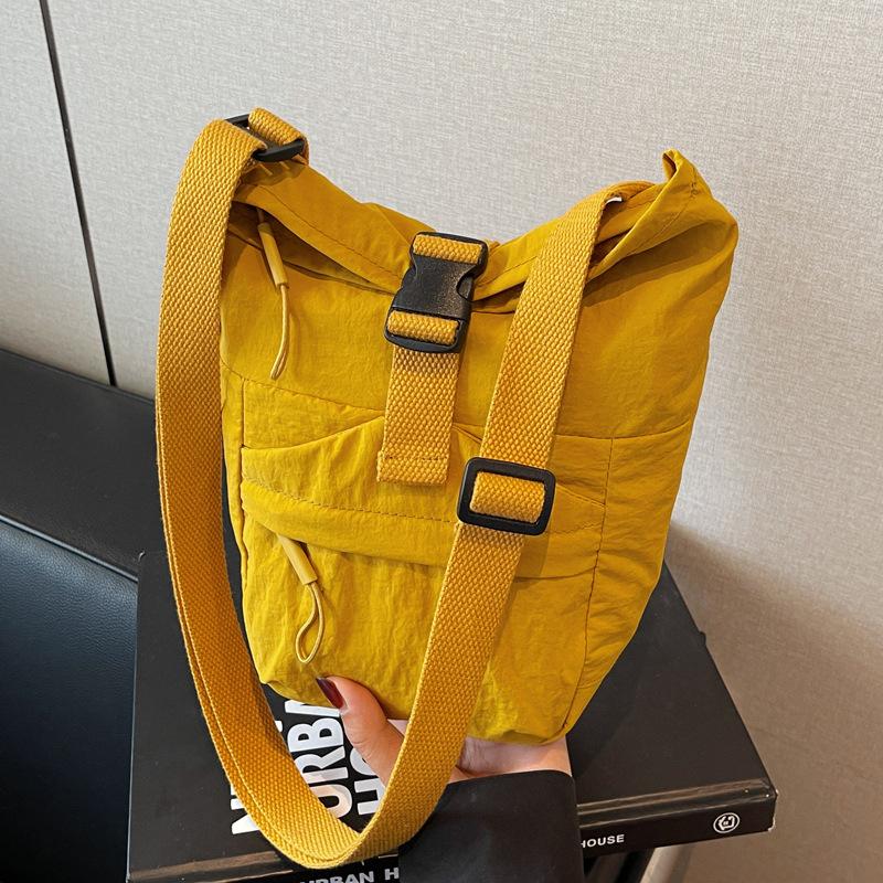 Japan and Korea casual small satchel women's 2025 new lightweight canvas mobile phone collar wallet niche design shoulder messenger bag