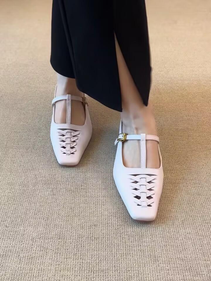 Moda 2025 Novos Sapatos Scarpins Chinelos Vazados Moda Feminina Saltos Baixos Bico Quadrado Saltos Grossos Prateados Sandálias Femininas