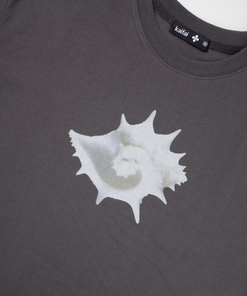 KAIFAI Conchi Shell Short Sleeve T-Shirt (Charcoal) K26Qb233