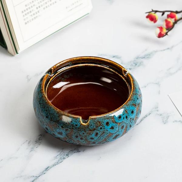 Ashtray creative personality trend anti-fly ash ins wind home living room atmospheric ash with cover cute girl