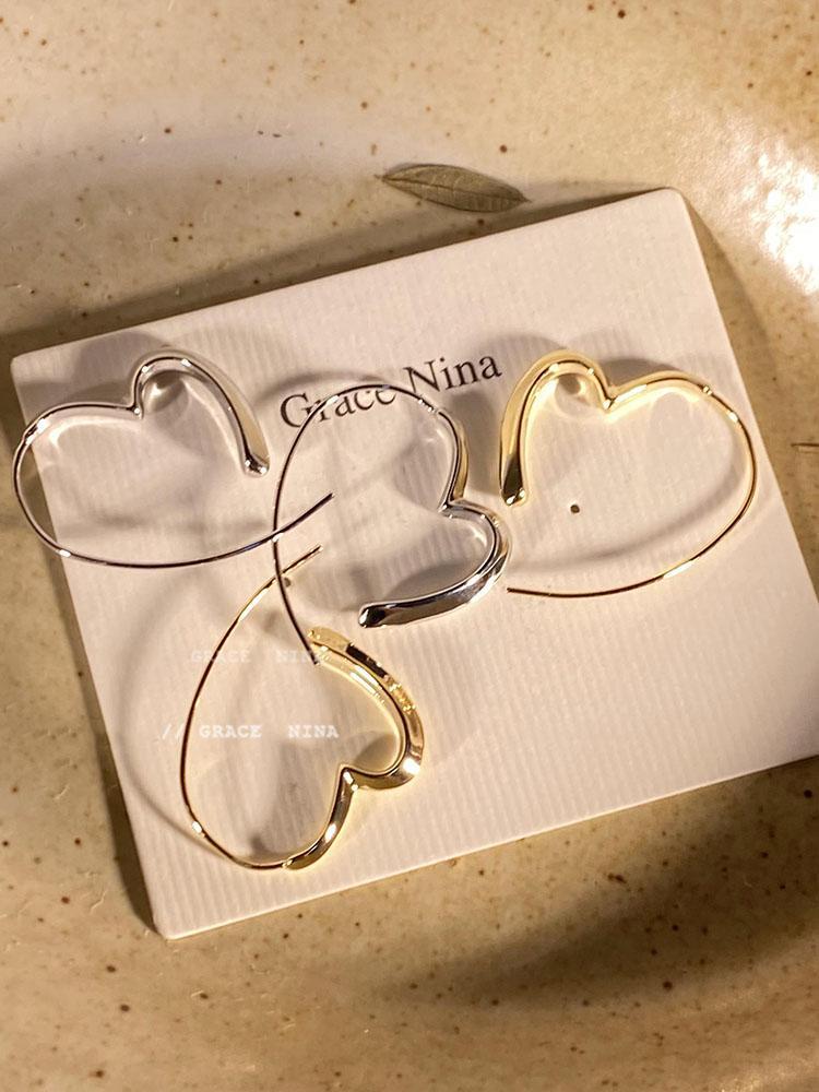 Elegant Heart Line Earrings – Versatile Design with High-End Style
