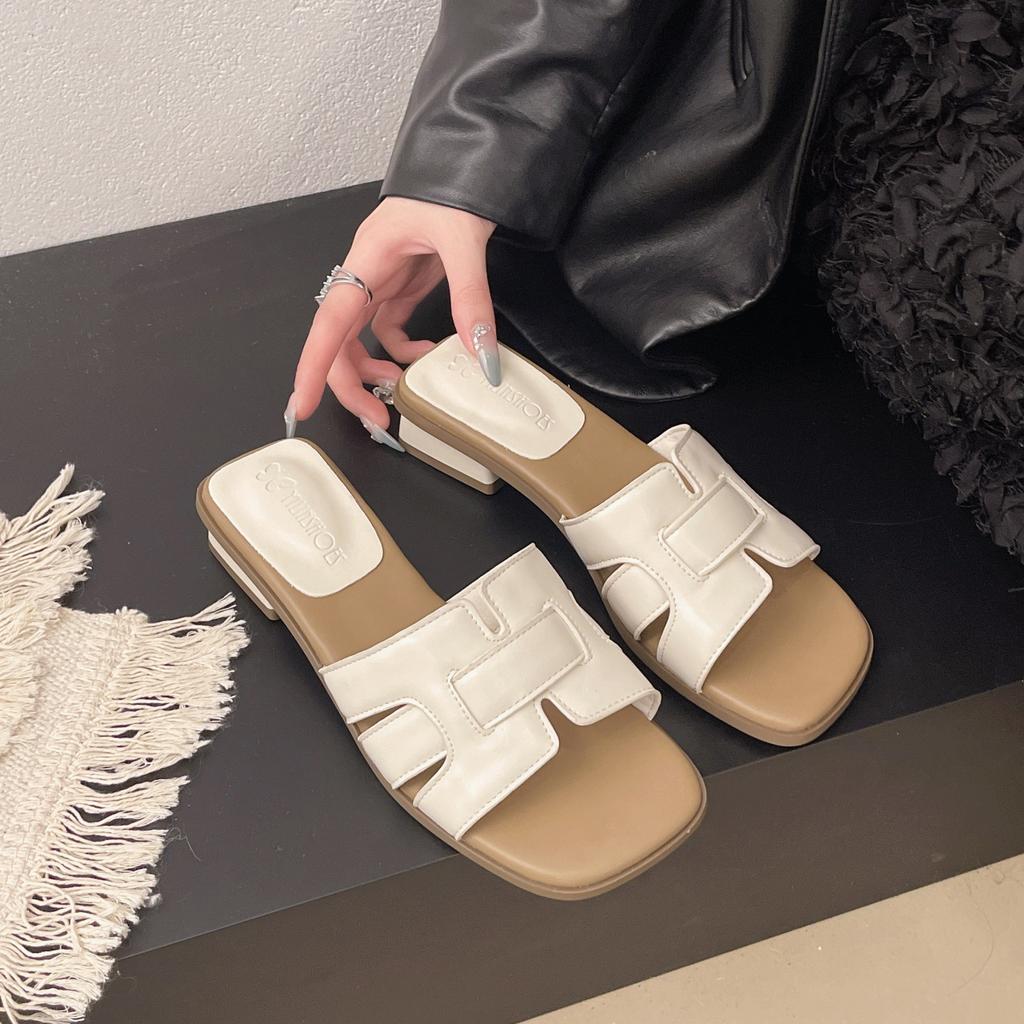 French low-heeled one-word slippers for women's summer wear 2025 new Korean version versatile skirt seaside beach cool slippers