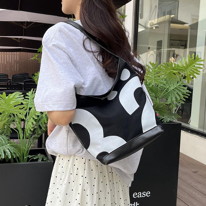 Chic Black Or Blue Pu Leather Tote Bag For Everyday Use With Magnetic Closure