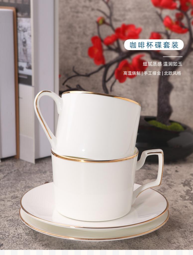 Tazza da caffè in bone china con piattino decorazione bordo dorato Fiore Tazza da tè Minimalismo Nordico Tazza da caffè in ceramica bianca solida Bicchiere