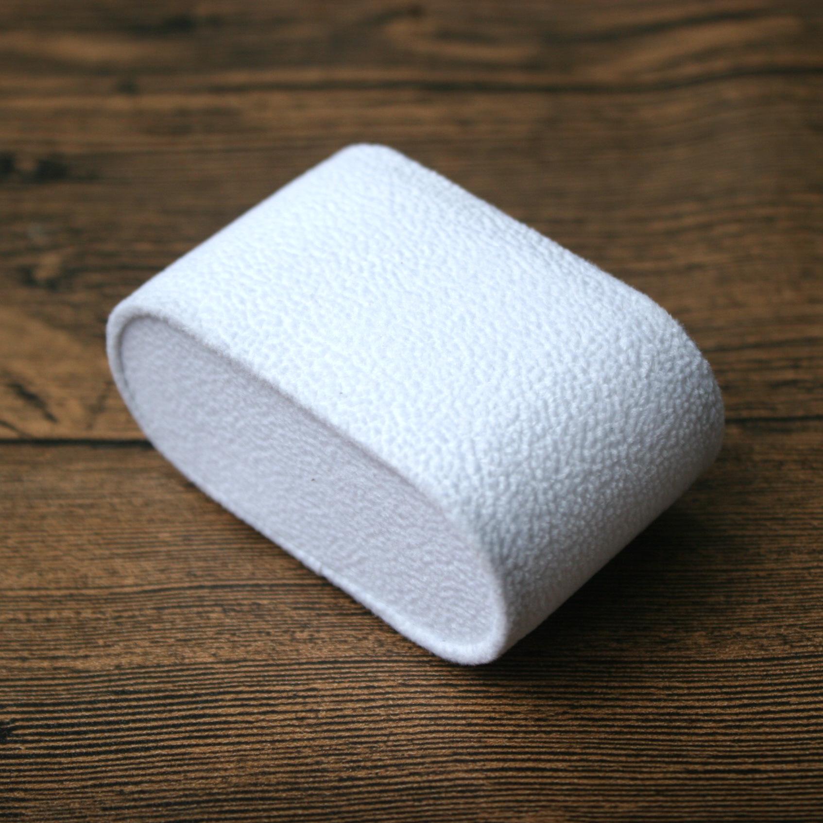 

Подставка-подушка для часов с белым фланелем для подарочной коробки для ювелирных изделий