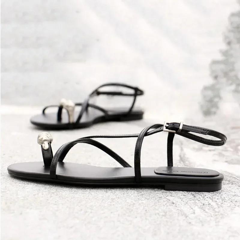Fashion Leather Cross Narrow Strap Buckle Designer Flat Sandals Sexy Peep Toe Beach Sandals Fashion Metal Decoration Summer Flat Shoes