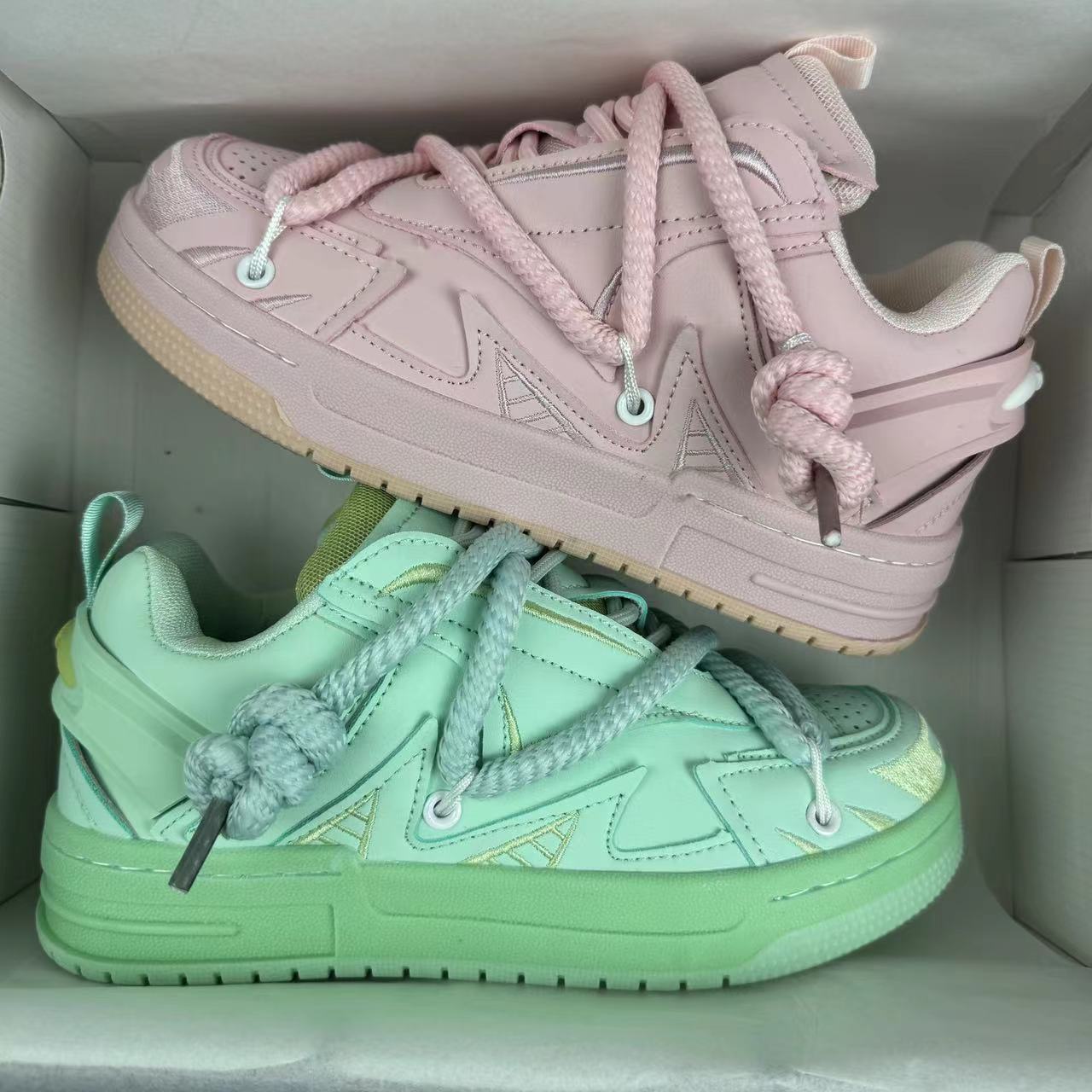 

Новые изысканные мужские кроссовки тренд универсальные повседневные туфли для пары толстая подошва увеличивающие рост уличные кроссовки для бега 44