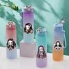 Anime Demon Slayer 750ML Wasserflasche Anime Cartoon Große Kapazität Trinkbecher Tragbar Outdoor Sport Wasserbecher Kindergeschenk!ZZ45