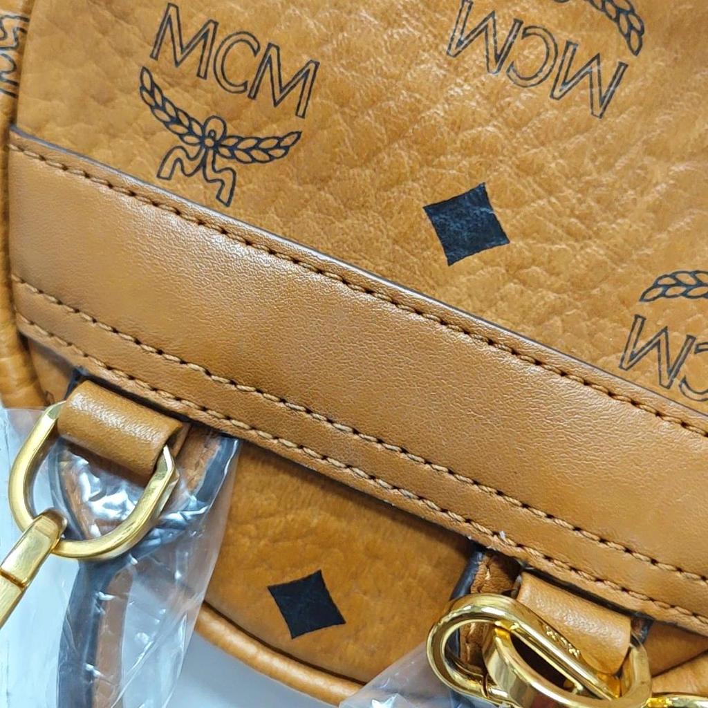 [Pre-Owned] Classic Allover Logo Studded Three-In-One Coated Canvas Shoulder Crossbody Backpack - Very Good #1IQOZOA