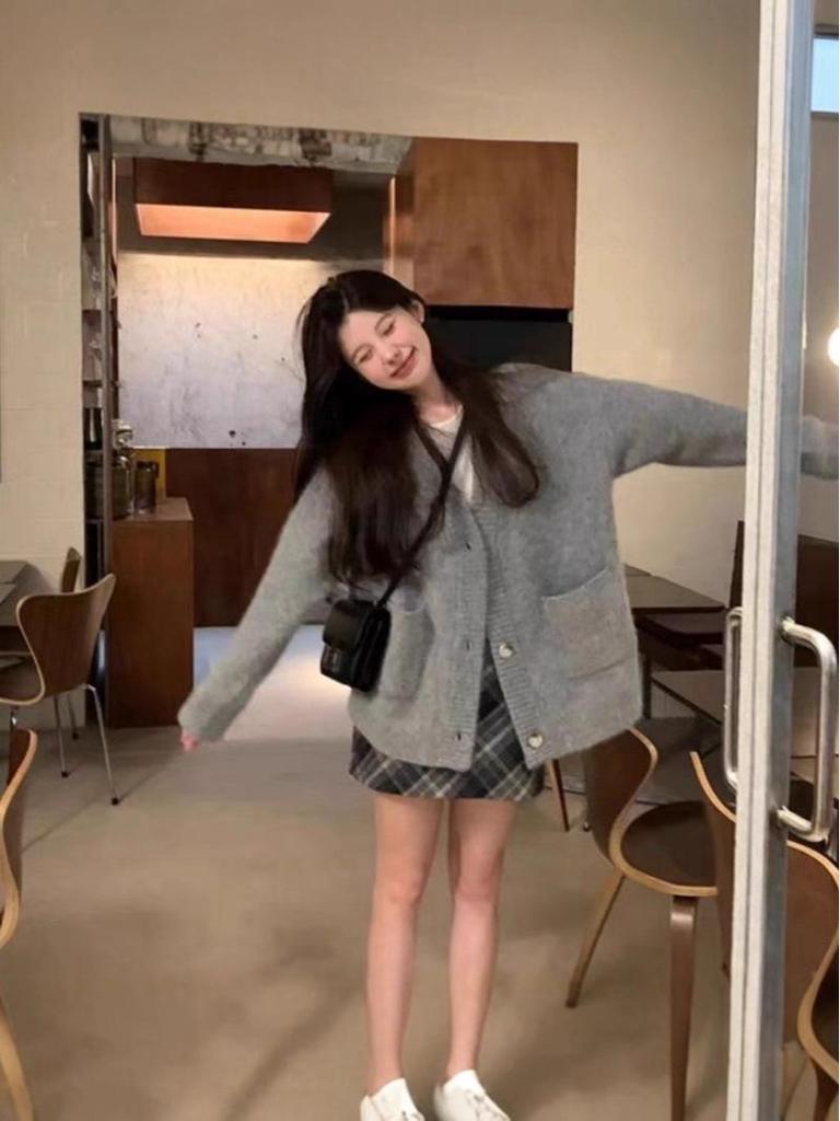 White Alpaca Wool Knit Cardigan: Soft, Fluffy, Loose Fit Sweater for Women - Ideal for Autumn and Winter.