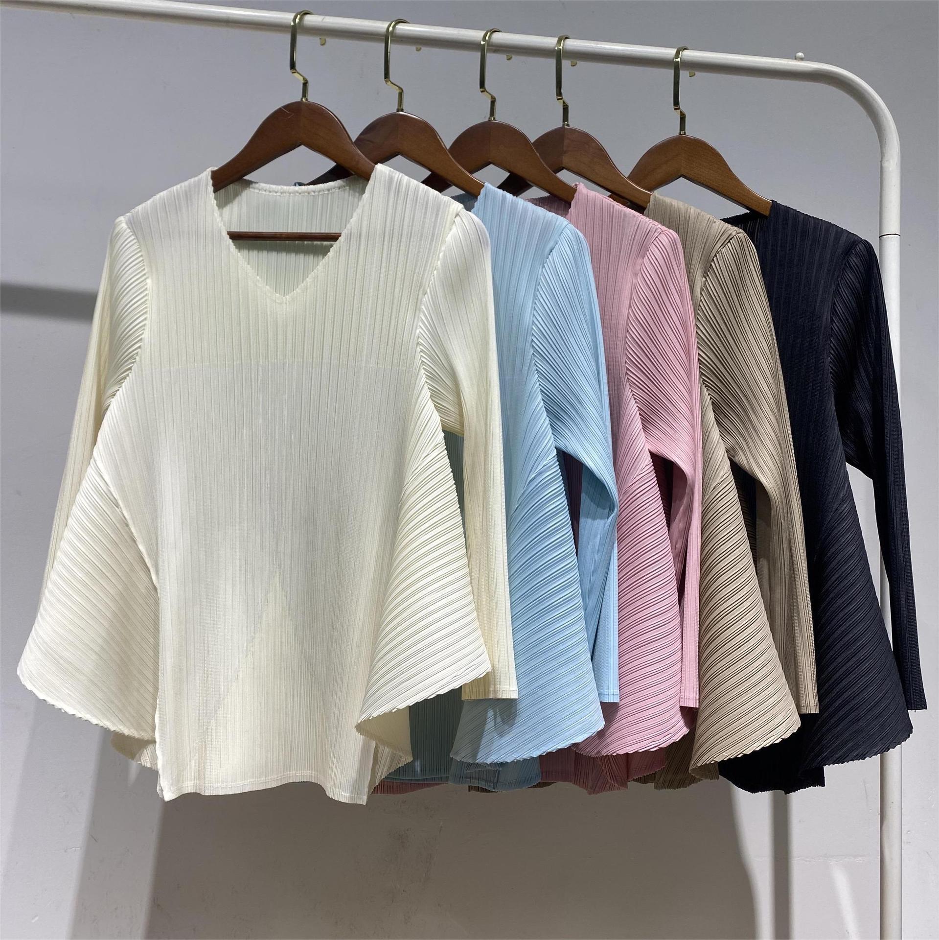 

Miyake Women s Loose-Fit Pleated Long Sleeve T-shirt - Spring/Autumn Top & Base Layer One Size грязно-белый