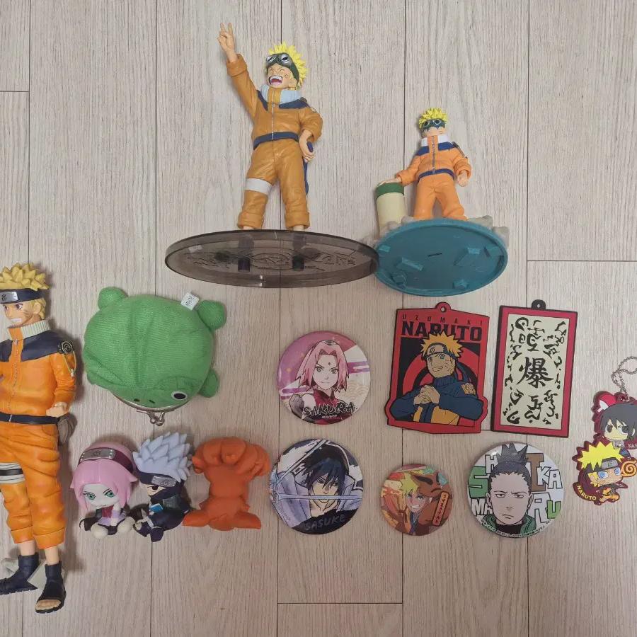 

We Sell Naruto Figures, Liracoto Badge Wallets, Etc. In Bulk