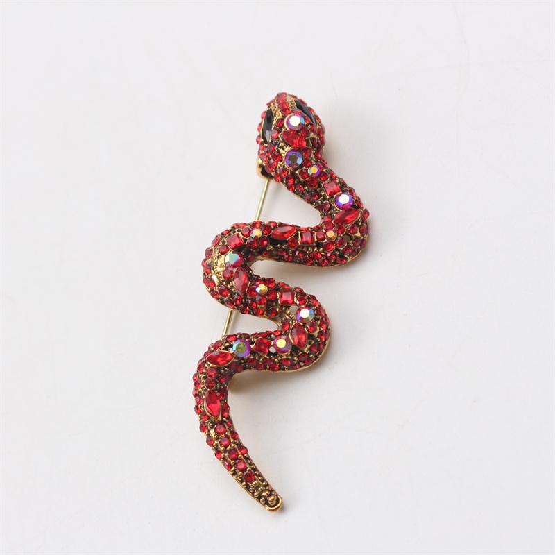 Stylish and Elegant Zodiac Animal Snake Brooch Personalized Luxury Accessory Pin Gift
