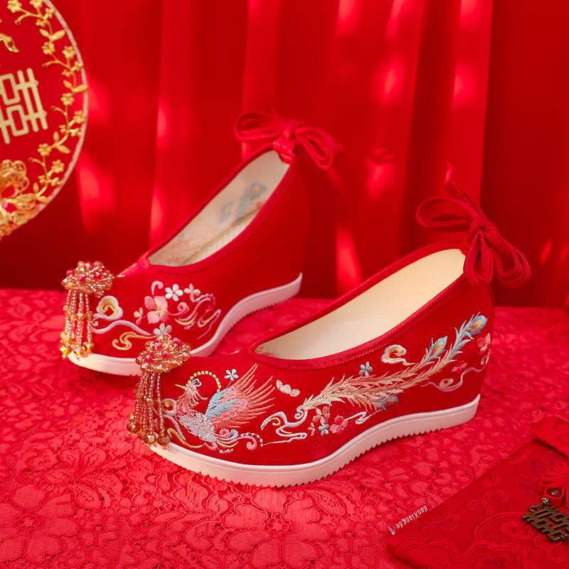 Embroidered Shoes Wedding Xiuhe Wedding Shoes New Old North Chinese Ancient Bridal Wedding Shoes Xiuhe Clothing Heightening Cloth Shoes