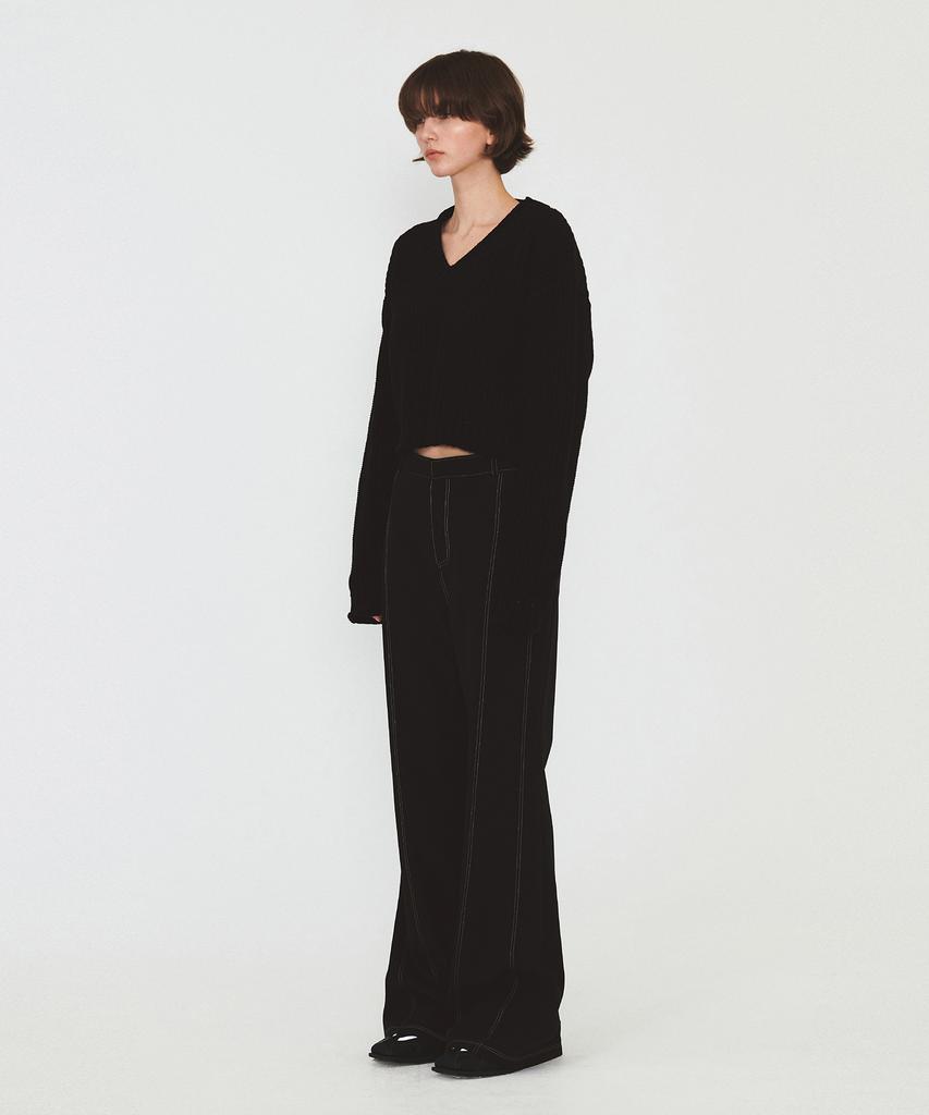 Daiaegeuneol Cotton V Neck Knit (Black)