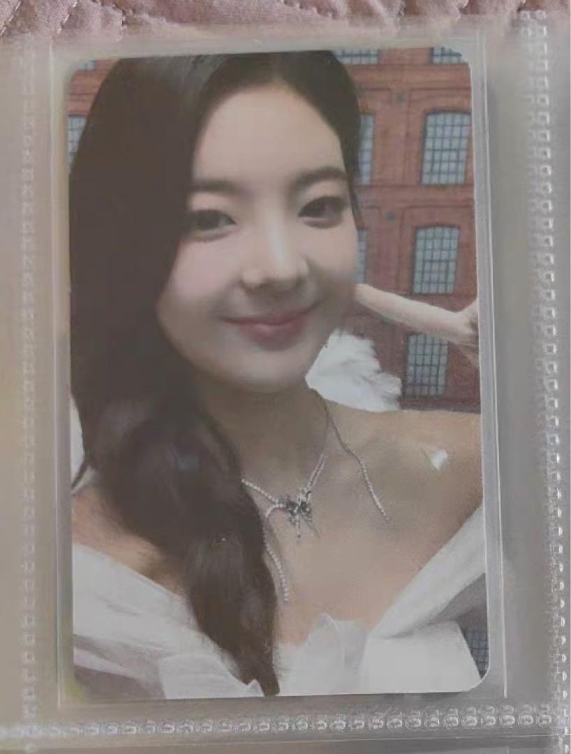 

[USED] ITZY Ria Cheshire Sanok Pre-recorded Bonus Trading Card