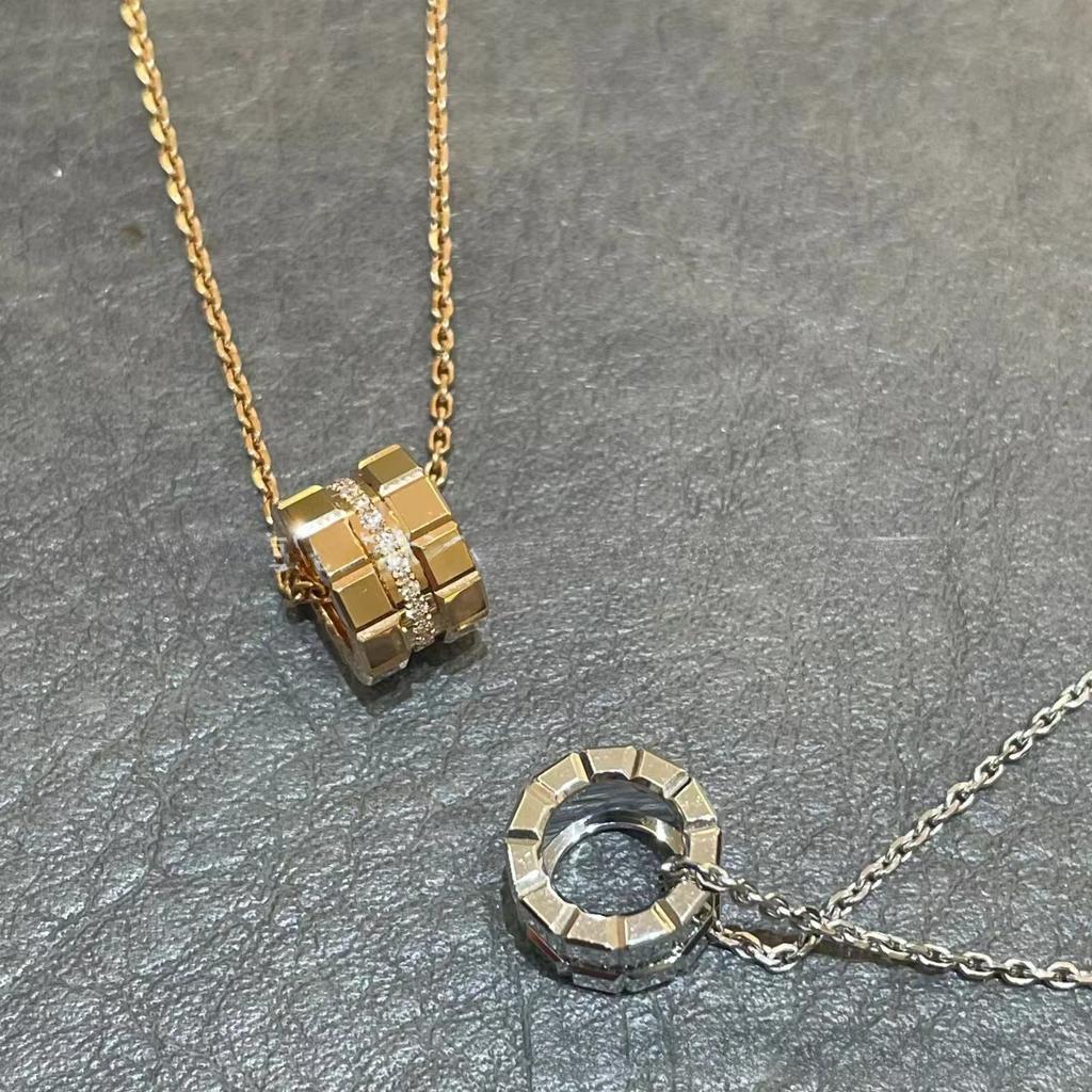 Necklace for Women with Versatile High-end Feeling, Small Waist Couple Small Ice Cubes, Geometric Collarbone Chain