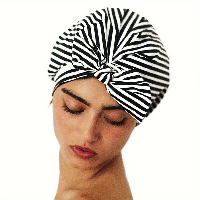 Un Pezzo di Cuffia da Doccia per Donna, Caratterizzata da un Design a Strisce Bianche e Nere, Regolabile e Adatta ai Capelli Lunghi, Riutilizzabile