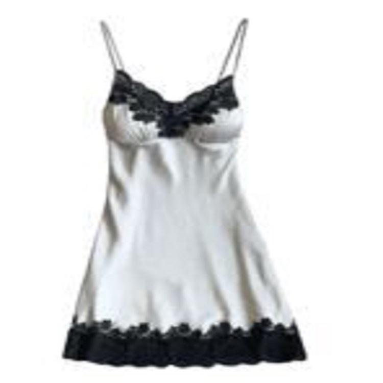 

Елегантна шовкова нічна сорочка-комбінація з глибоким вирізом для жінок S