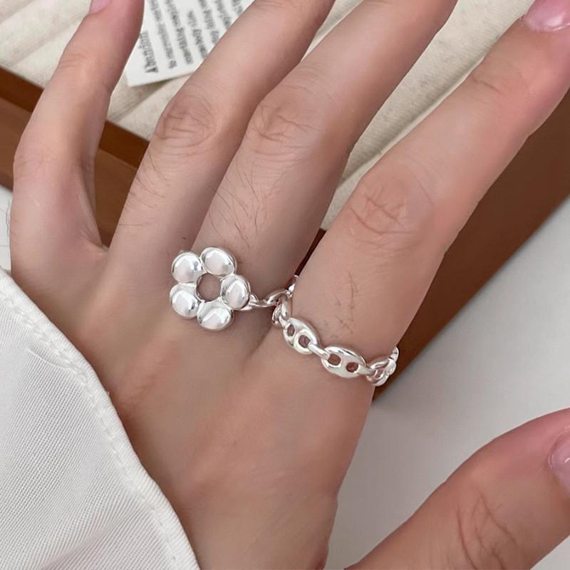 Adjustable Modern Copper Ring For Women Featuring Elegant Five Petal Floral Design Fashion Accessory