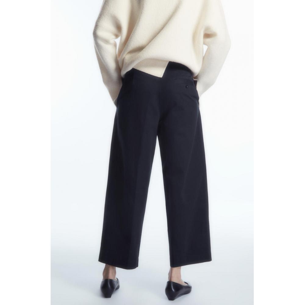 COS Pantaloni chino plisați Japonia cu picior cilindric