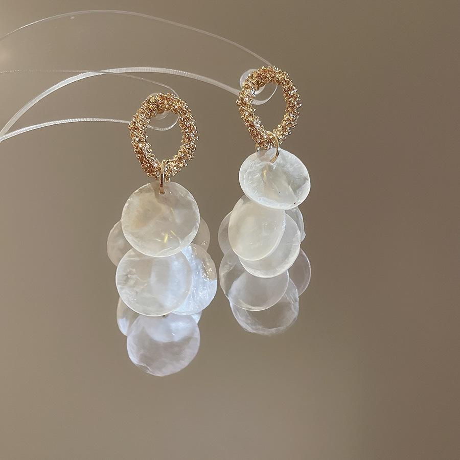 Runde Geometrische Quastenohrringe mit Muscheln - Stilvoller Strandurlaub, Vielseitige Mode-Ohrhaken, High-End Nischendesign gray