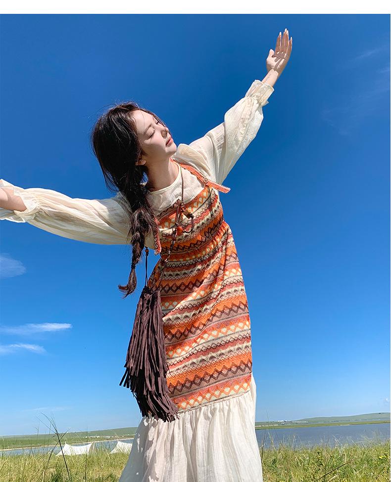 Ethnisch gestreiftes Rüschen-Langkleid – Herbst-Feiertagsmode 2025 für Damen