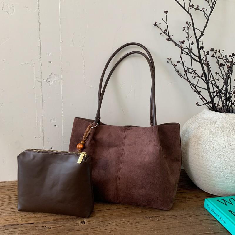 

Stylish Design Solid Faux Suede Persality Retro Tote Bags 2026 High Quality Exquisite Square Armpit Shoulder Bags for Women