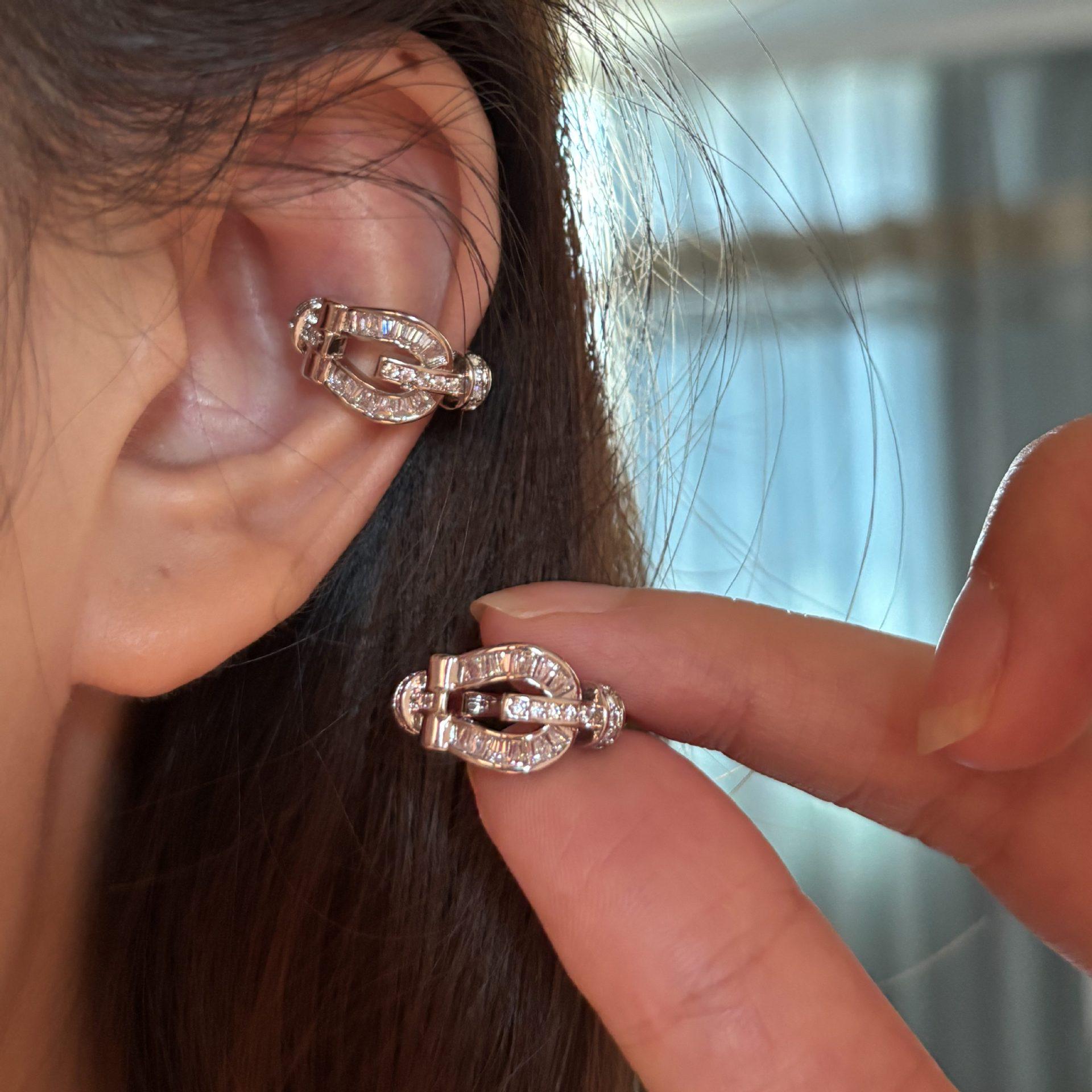 Изысканные серьги-подковы с цирконами: Элегантные, Универсальные Клипсы для Ушей для Женщин Без Проколов - Роскошный Нишевый Дизайн Украшений.