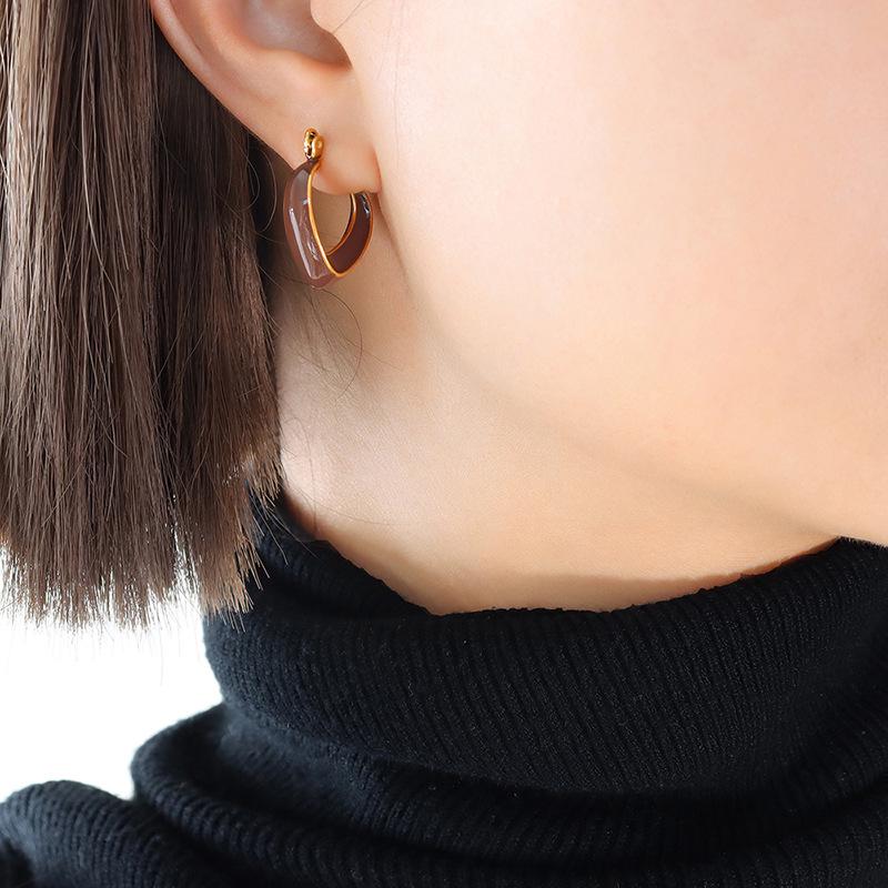 Elegant V-Shape Drip Oil Colorfast Gold-Plated Titanium Steel Earrings
