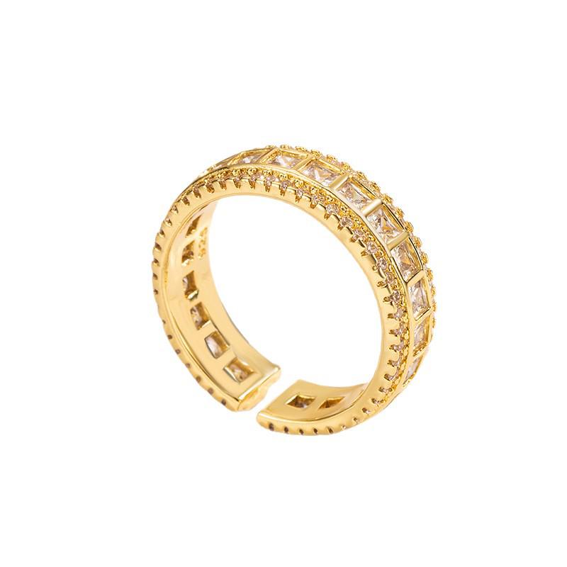 New Gold Square Rhinestone Ring: Luxurious & Unique Women's Hand Jewelry with a Distinct Design