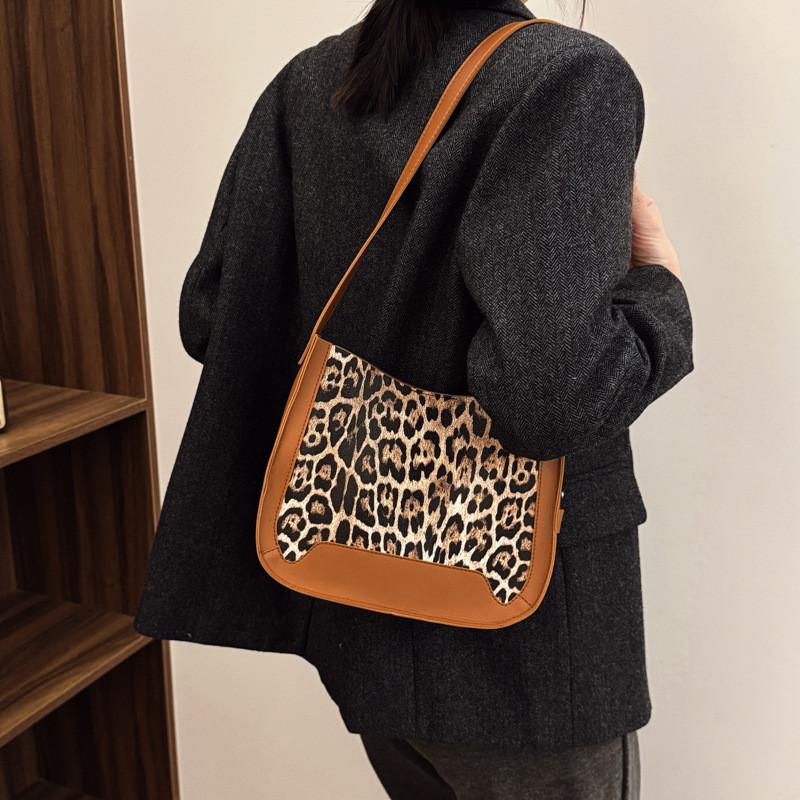 Elegant Pu Leather Leopard Pattern Small Handbag For Women In Trendy Colors Ideal For Daily Use