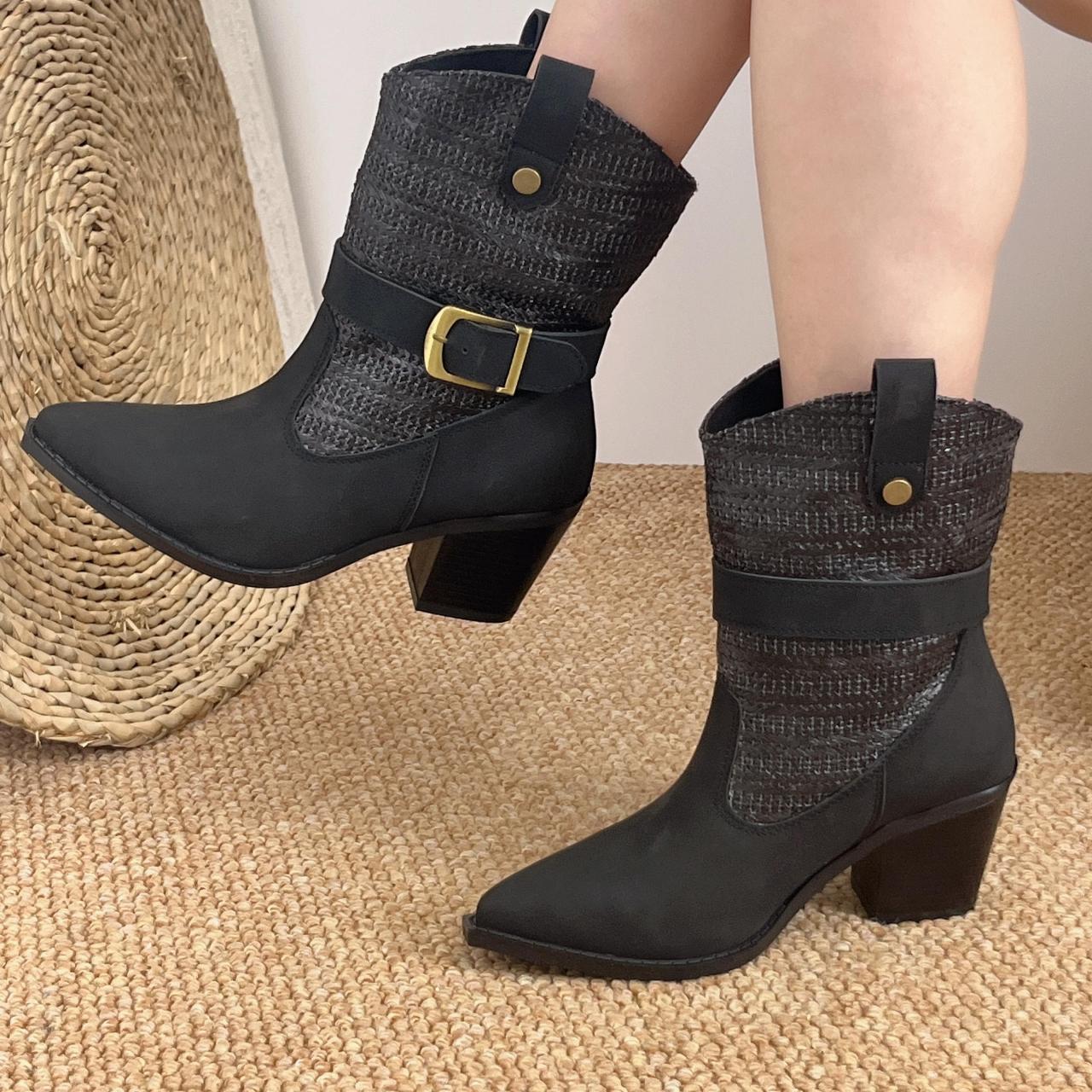 

Retro Metal Buckle Western Cowboy Boots Women Winter Pointed Toe High Heel Ankle Boots Design Woman s Short Booties 42